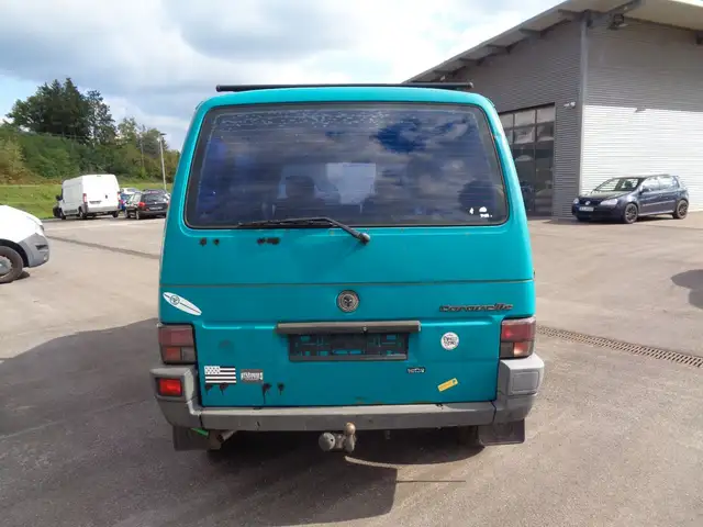 Volkswagen Transporter view 5
