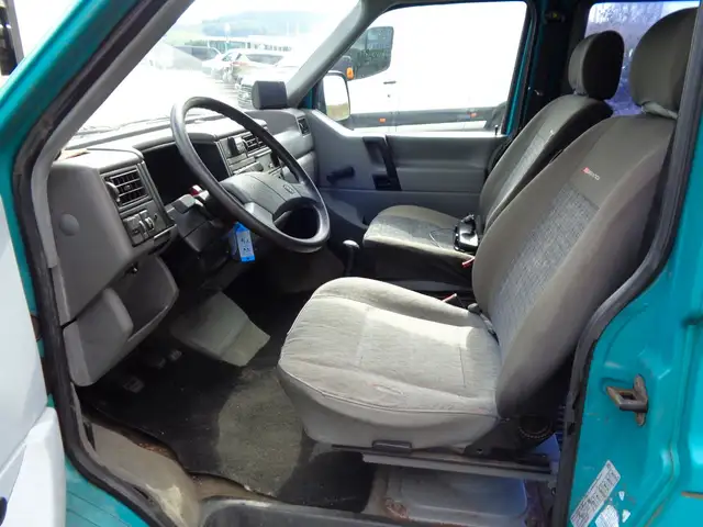 Volkswagen Transporter view 7