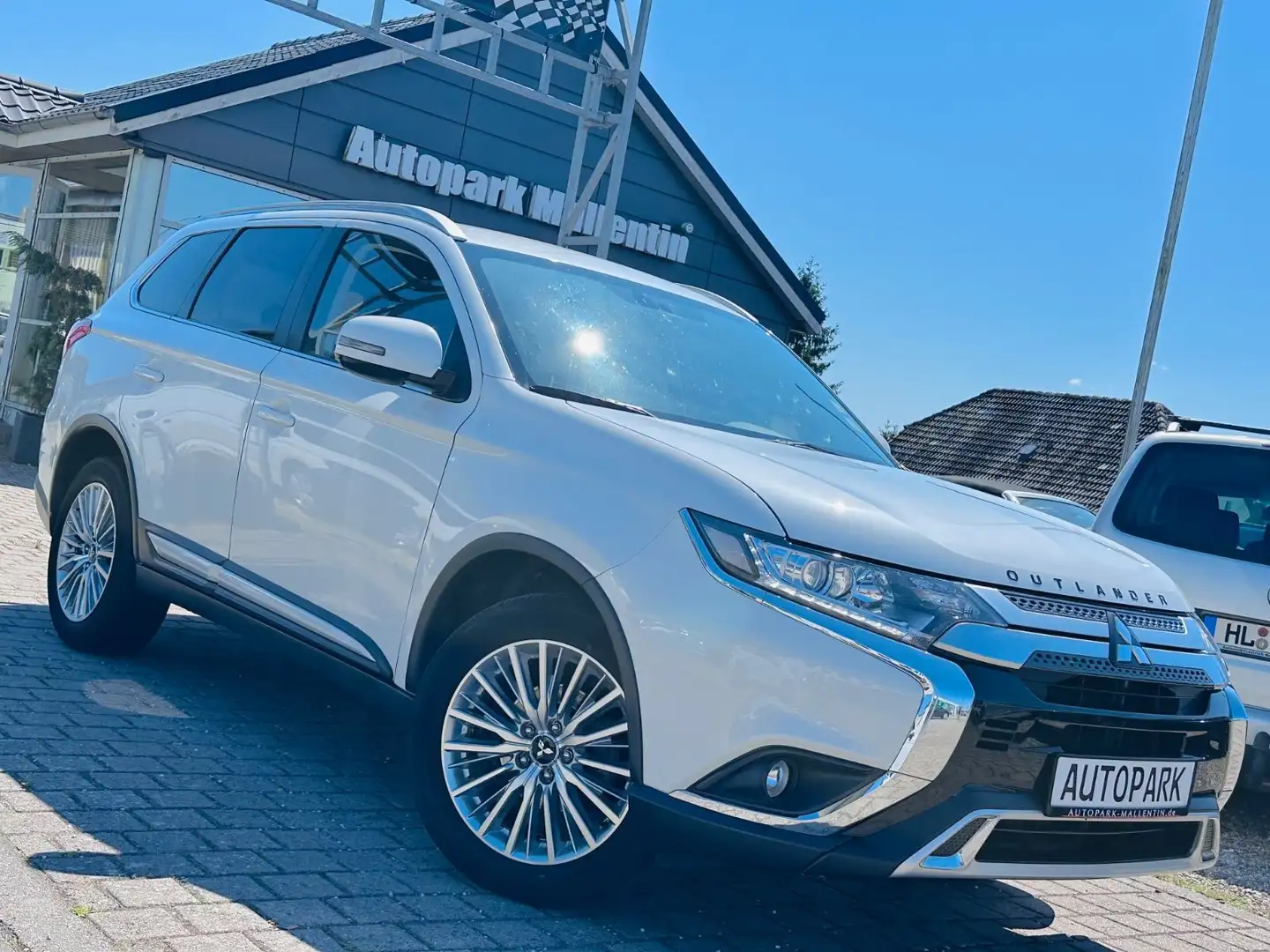 Mitsubishi Outlander Diamant Edition *1. HAND*NAVI*KAMERA* Fehér - 1