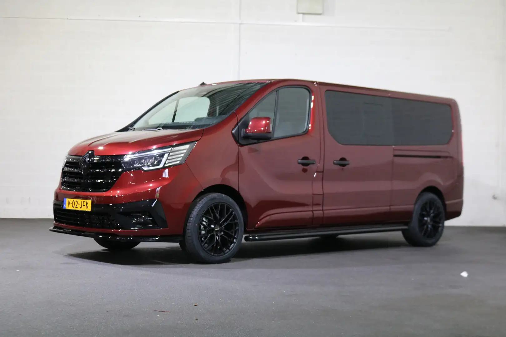 Renault Trafic 2.0 dCi 170pk L2 H1 DC Airco Navigatie Camera 2x S Rood - 1