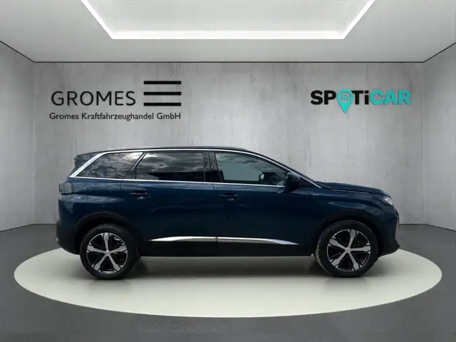 Peugeot 5008 view 2
