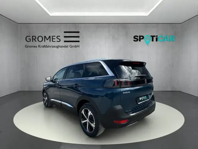 Peugeot 5008 view 5