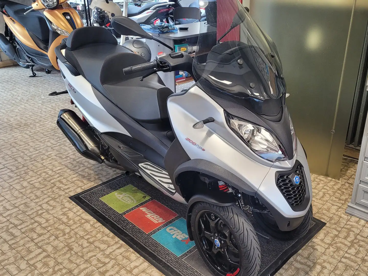 Piaggio MP3 500 Sport Advanced Hpe Argento - 2