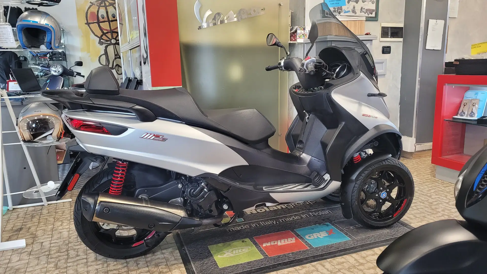 Piaggio MP3 500 Sport Advanced Hpe Argento - 1