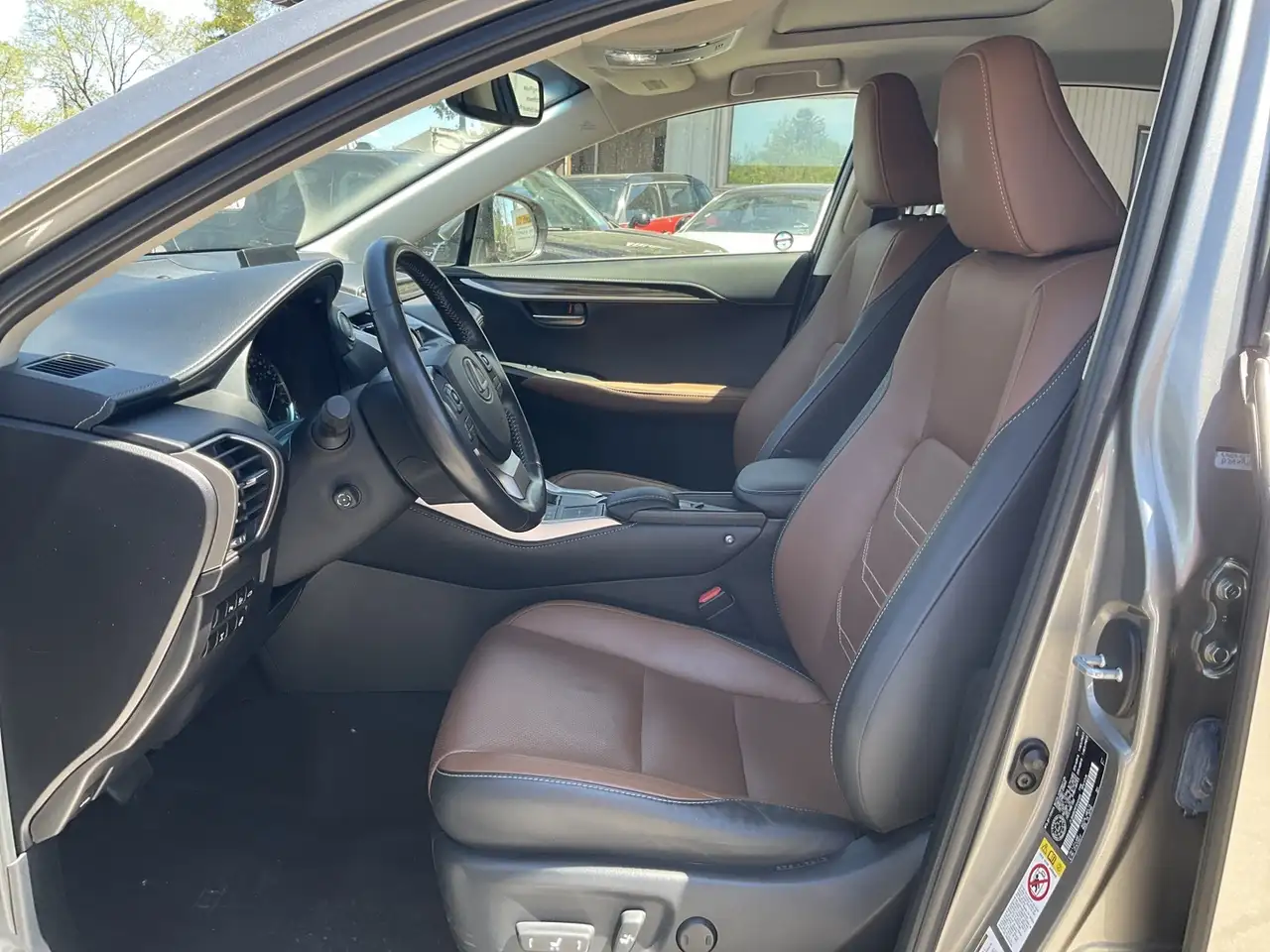 Lexus NX снимка Lexus NX