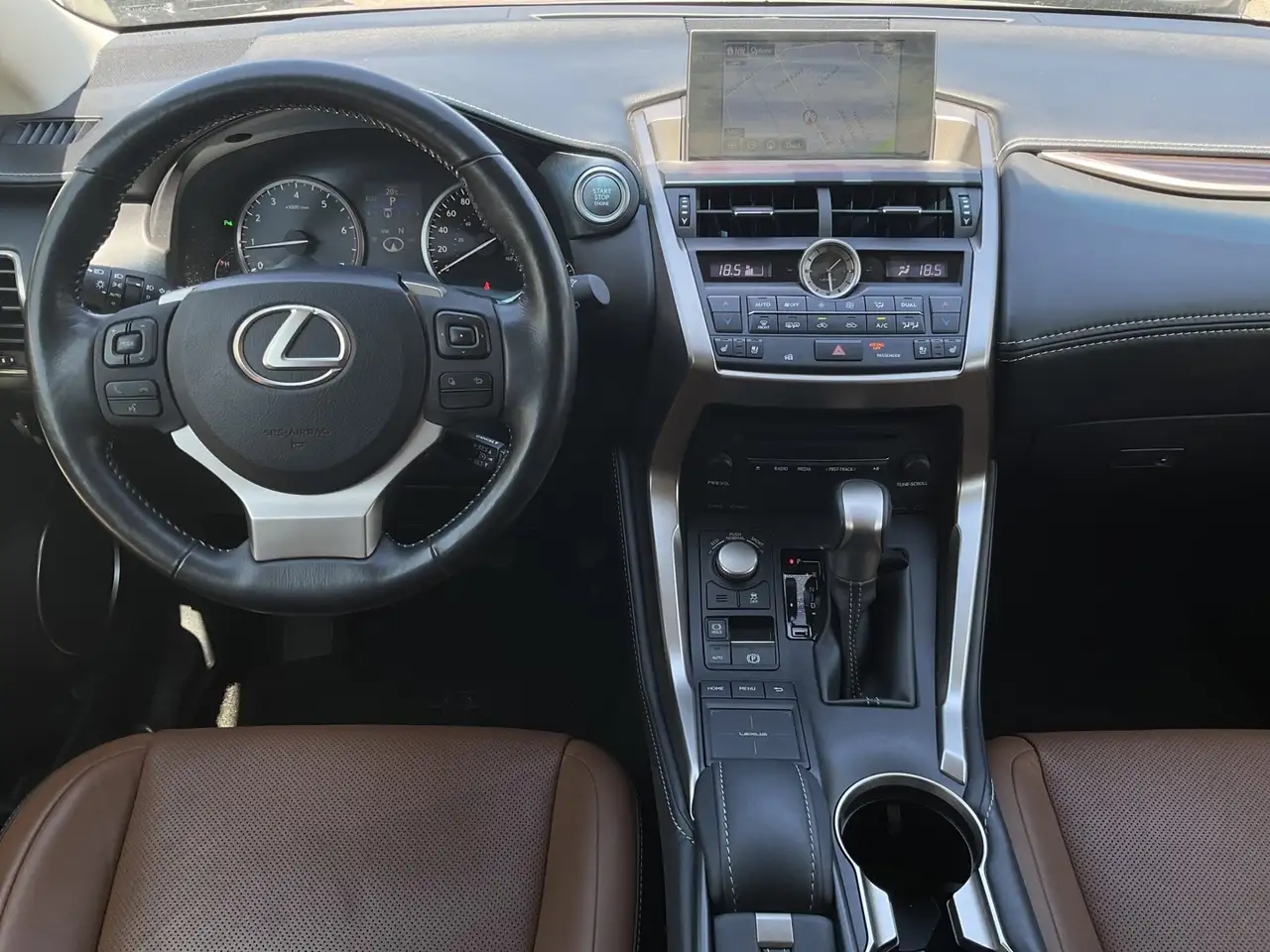Lexus NX снимка Lexus NX