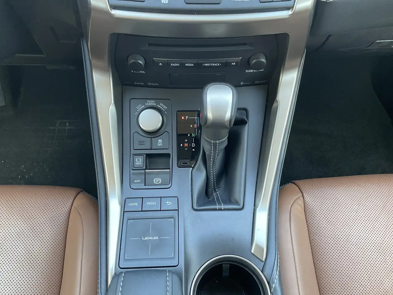 Lexus NX снимка Lexus NX