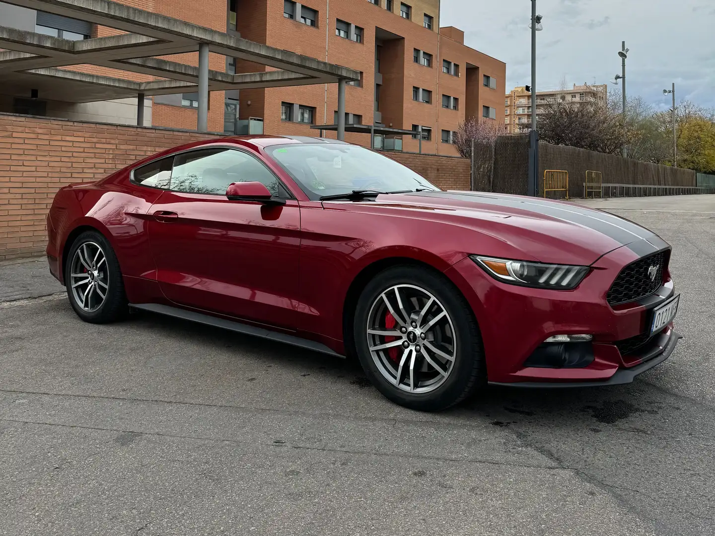 Ford Mustang Fastback 2.3 EcoBoost Aut. Rojo - 2