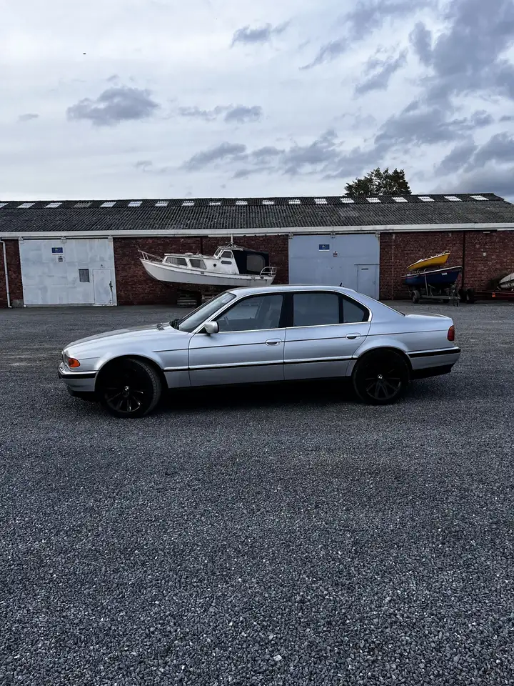BMW 735iA, foto 2