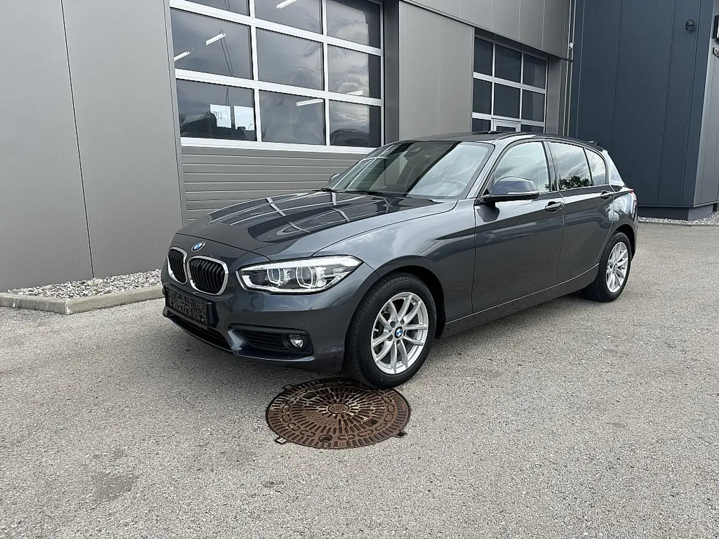 BMW 116 i Advantage gute Ausstattung Grau - 1