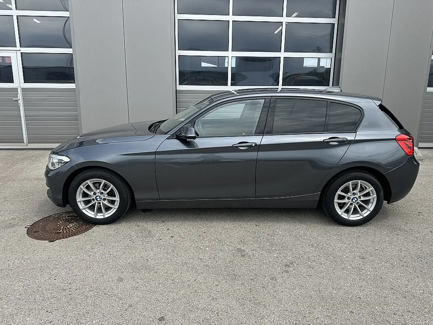 BMW 116 i Advantage gute Ausstattung Grau - 2