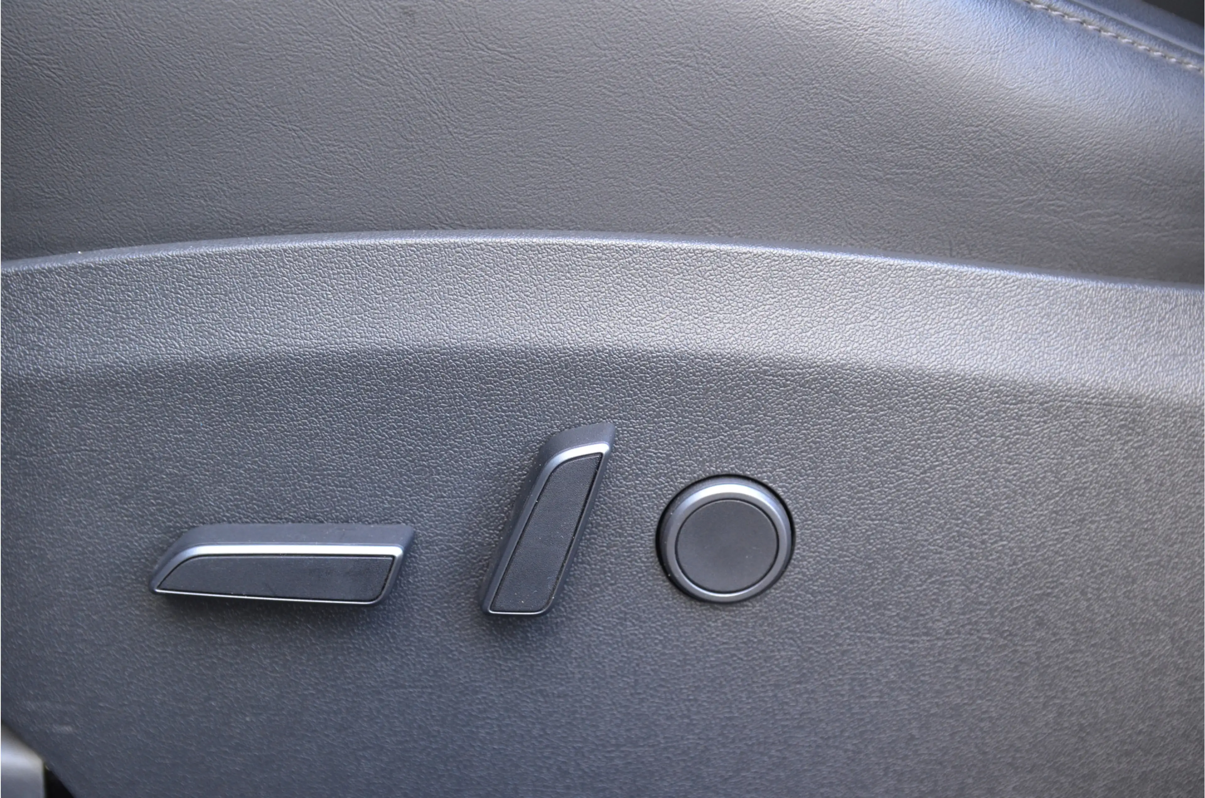 Tesla Model Y Long Range RWD 75 kWh AutoPilot4.0 (FSD 99,- p/mnd — photo 4