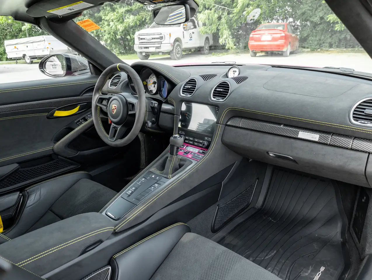 Porsche 718 Spyder снимка Porsche 718 Spyder