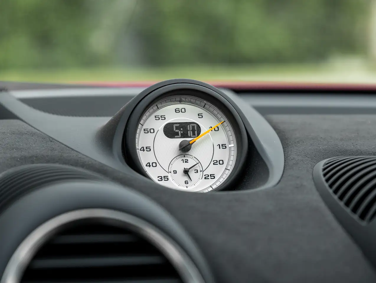 Porsche 718 Spyder снимка Porsche 718 Spyder