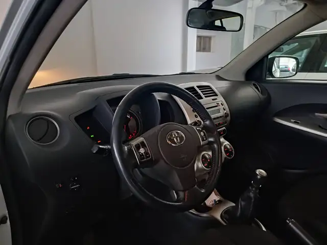 Toyota Urban Cruiser view 5