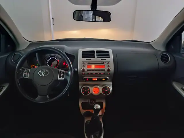 Toyota Urban Cruiser view 12