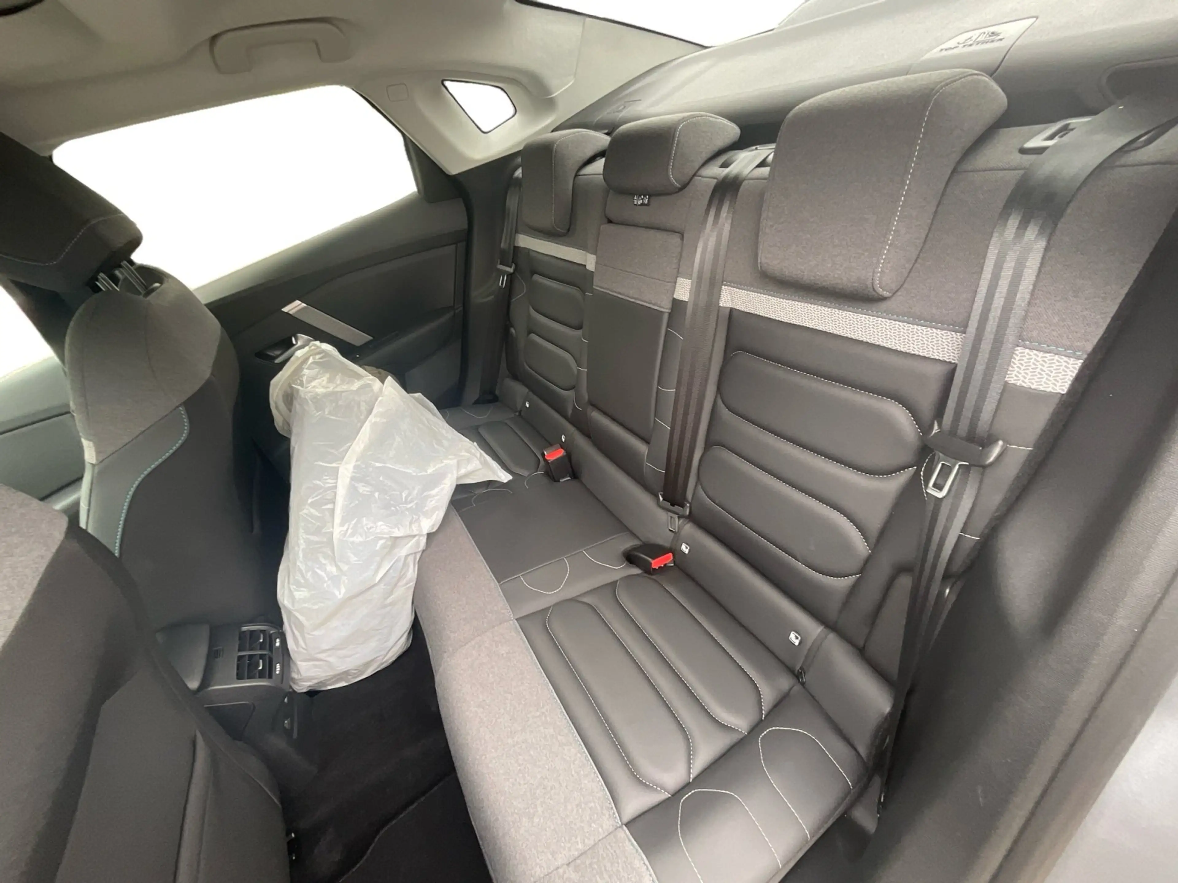 Citroen C4 X 1.2 Automatik130 Max Vollausstattung, Pano — photo 15
