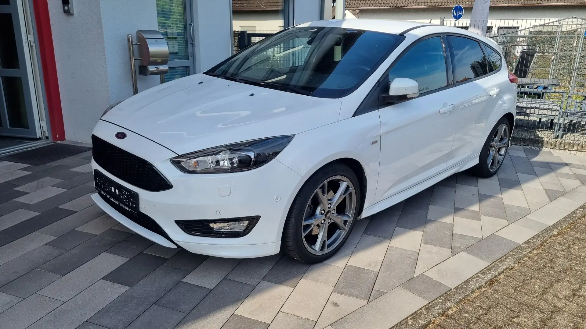 Ford Focus ST-Line ! Achtung ! Kühlmittelverb. Motor def. Weiß - 2