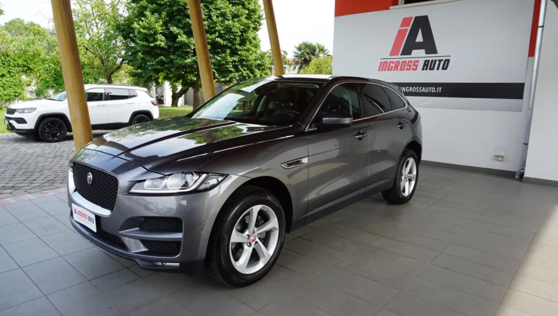 Jaguar F-Pace 2.0 D 180 CV AWD aut. Prestige Grigio - 1