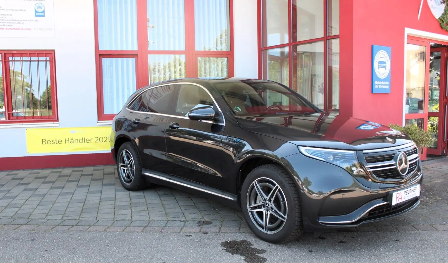 Mercedes-Benz EQC 400 400 4Matic*AMG*LEDER*AHK*20" Vert - 1