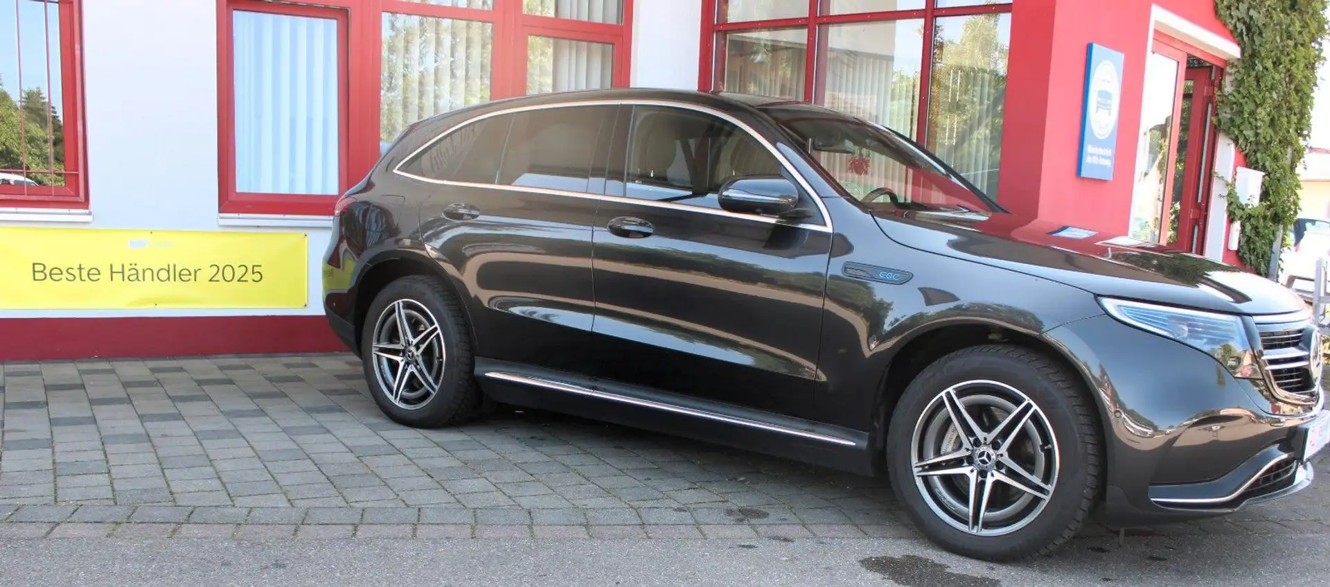 Mercedes-Benz EQC 400 400 4Matic*AMG*LEDER*AHK*20" Vert - 2