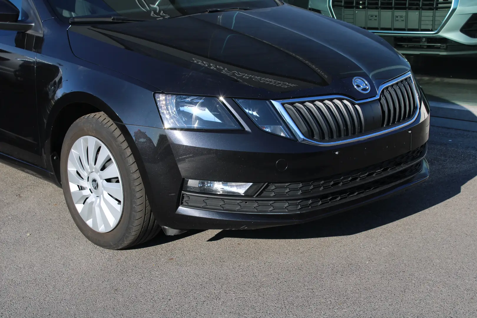 Skoda Octavia 1.0 TSI-AC-SMARTL-SPRAAKB-NAVI-6 VIT-CR CONTR-USB Zwart - 2