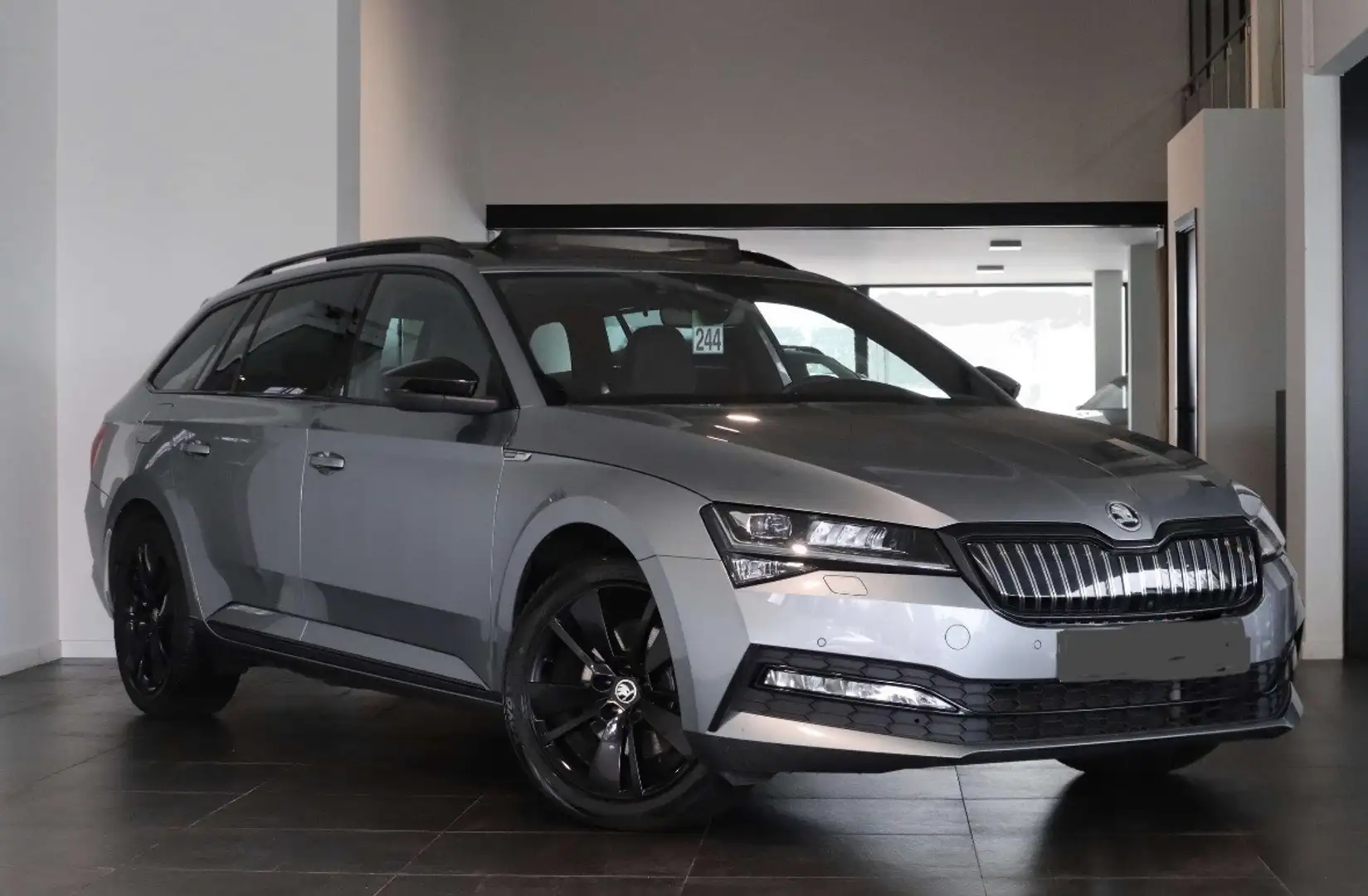 Skoda Superb VERKOCHT.   VENDU.  Combi 1.4 TSI iV DSG SPORTLINE - 2