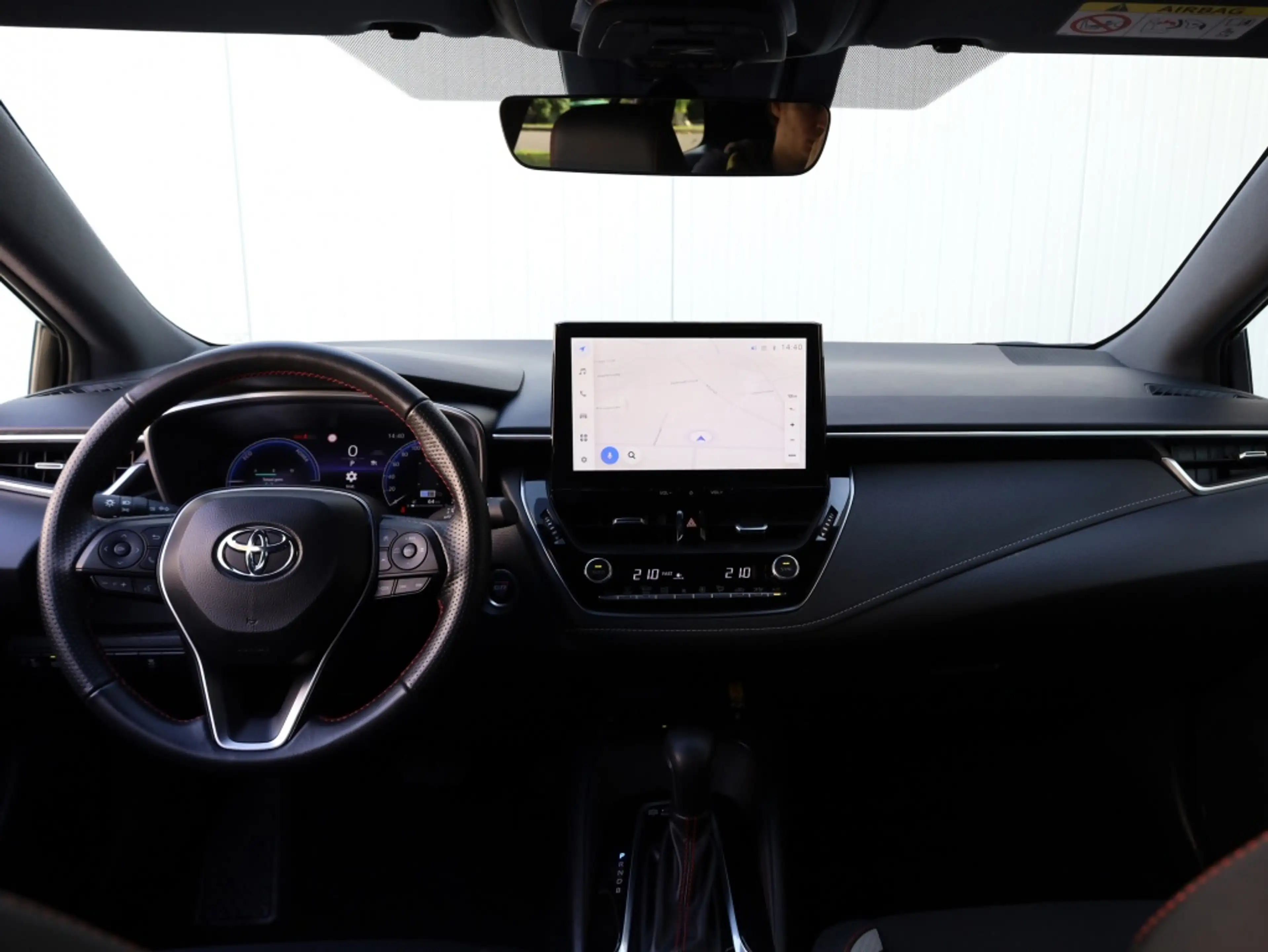 Toyota Corolla Touring Sports Hybrid 140 GR Sport — photo 3
