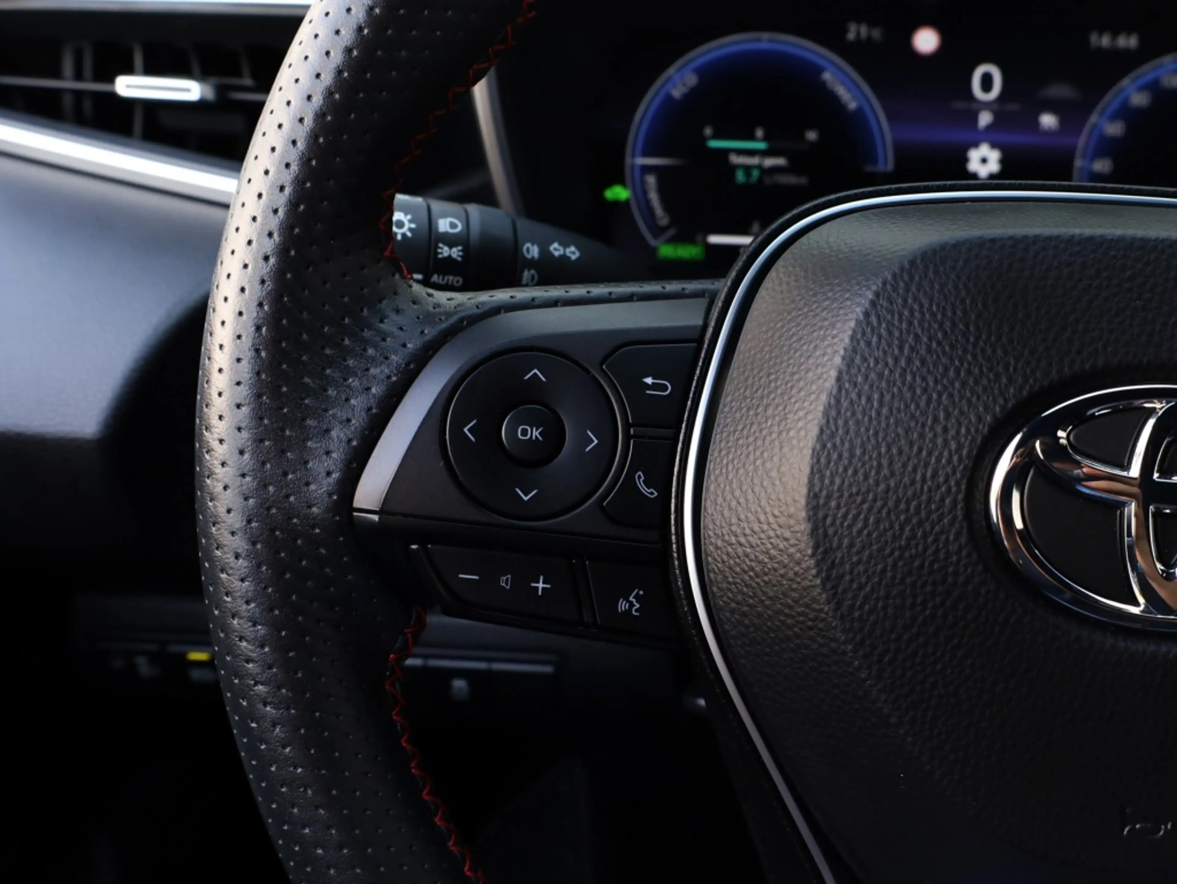 Toyota Corolla Touring Sports Hybrid 140 GR Sport — photo 21