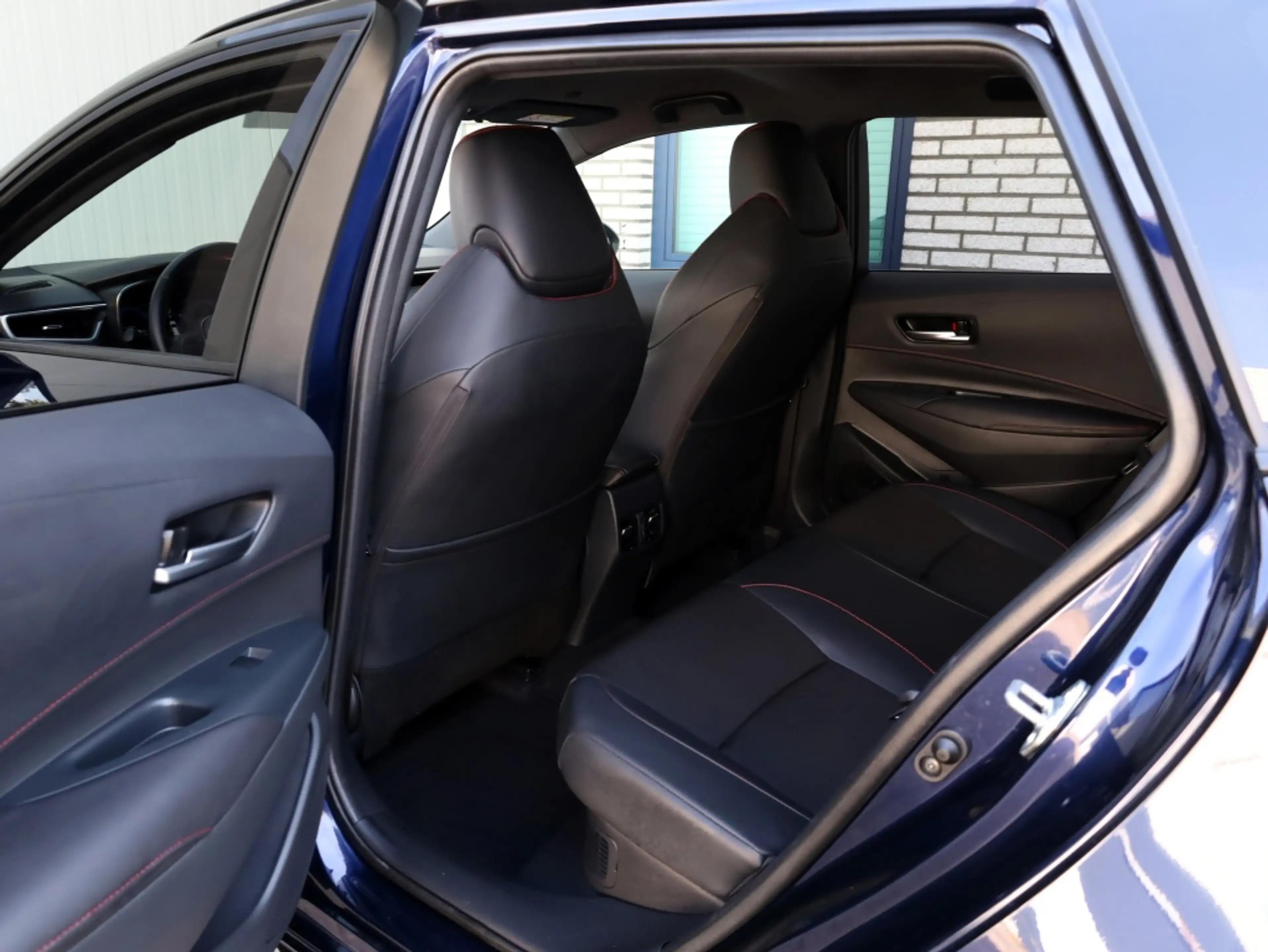 Toyota Corolla Touring Sports Hybrid 140 GR Sport — photo 13