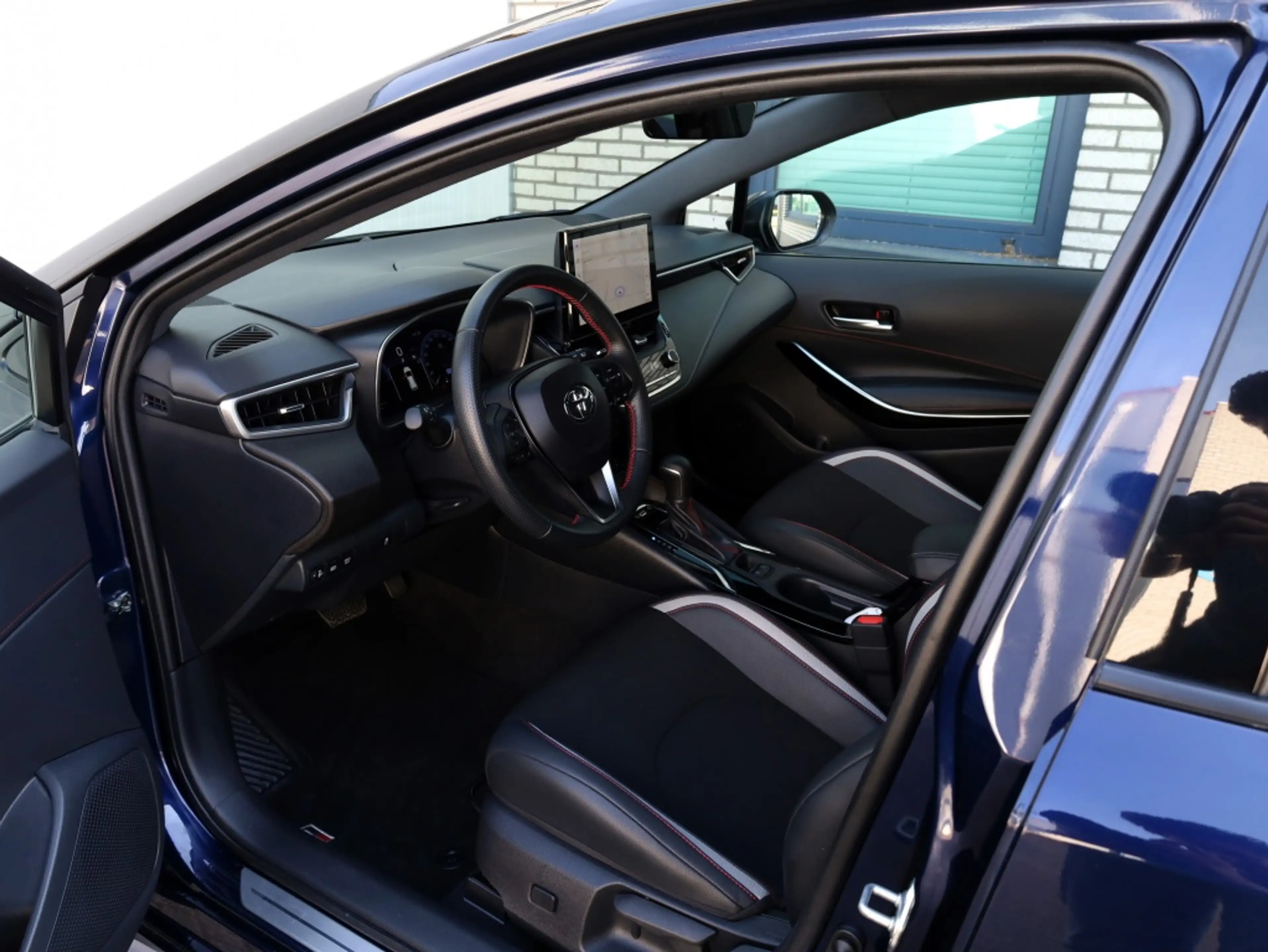 Toyota Corolla Touring Sports Hybrid 140 GR Sport — photo 10