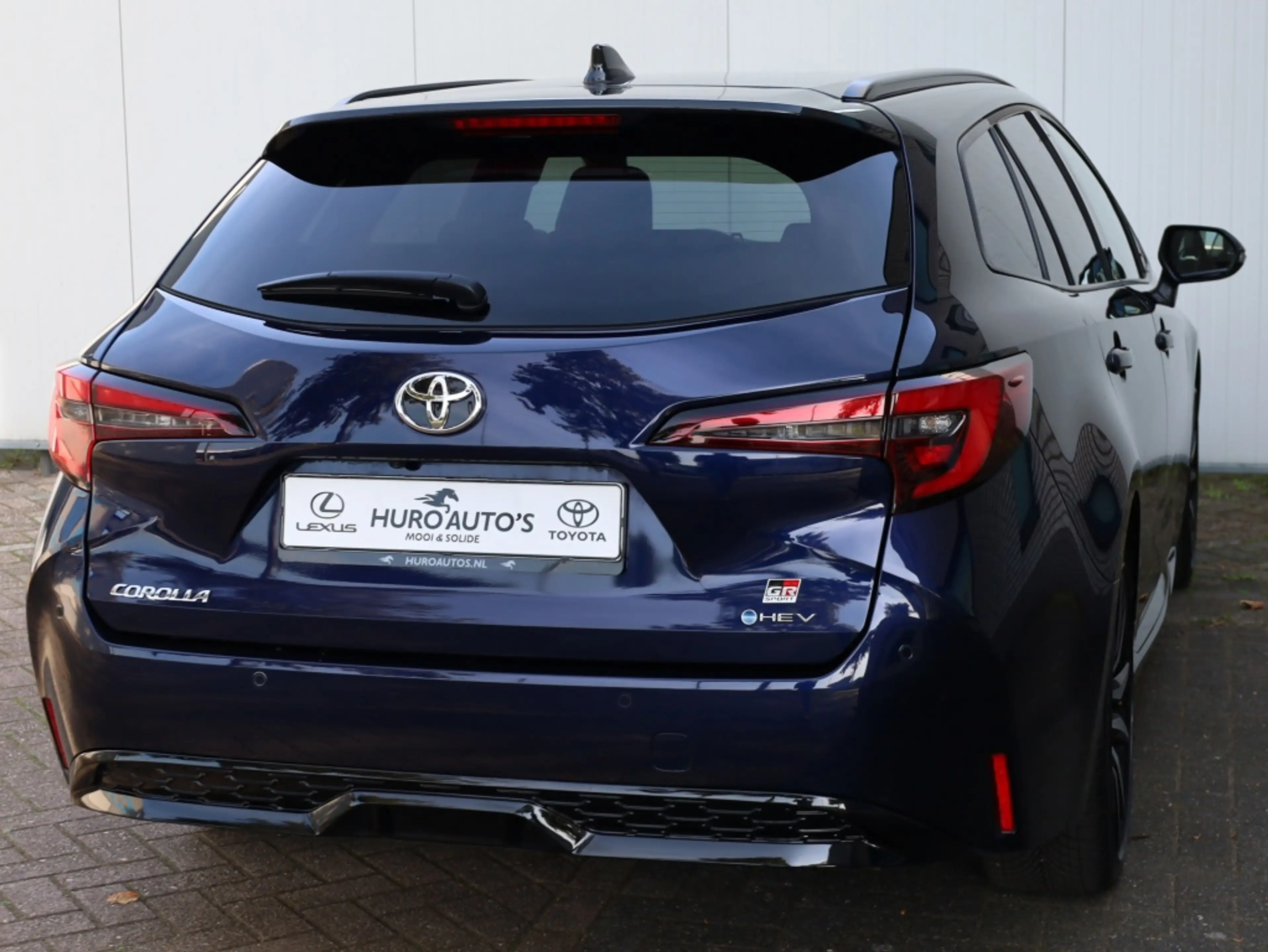Toyota Corolla Touring Sports Hybrid 140 GR Sport — photo 35