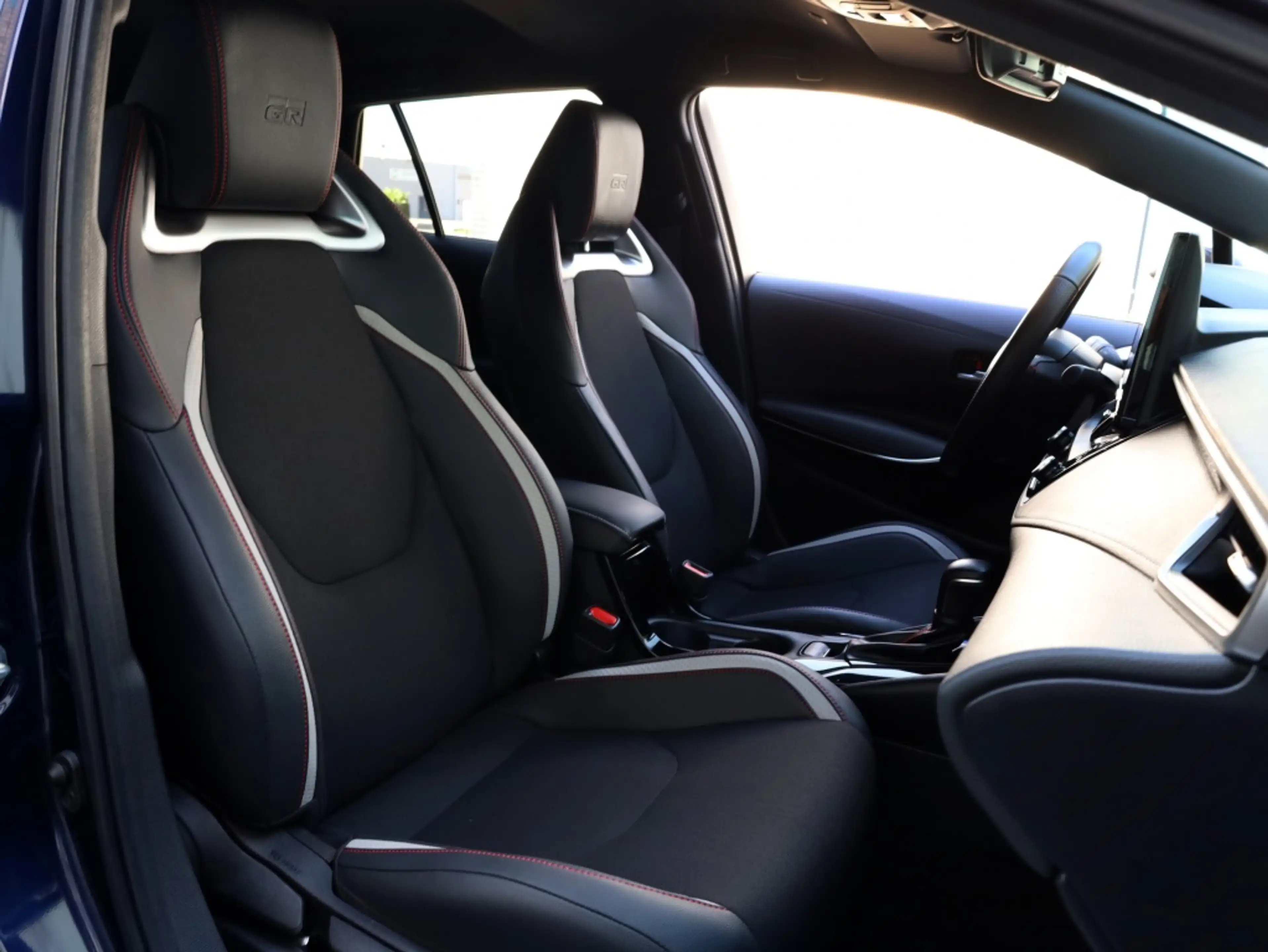 Toyota Corolla Touring Sports Hybrid 140 GR Sport — photo 12