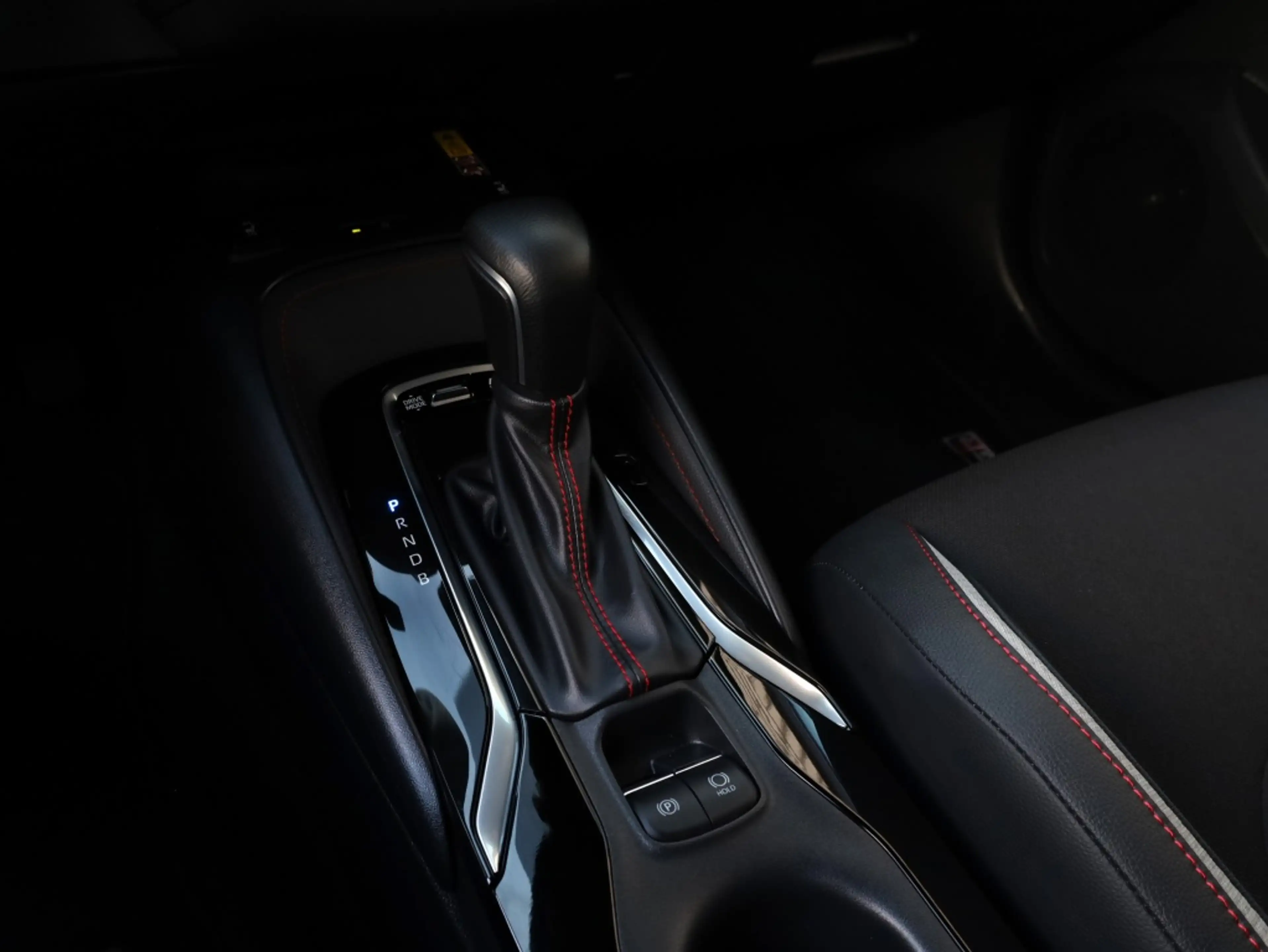 Toyota Corolla Touring Sports Hybrid 140 GR Sport — photo 24