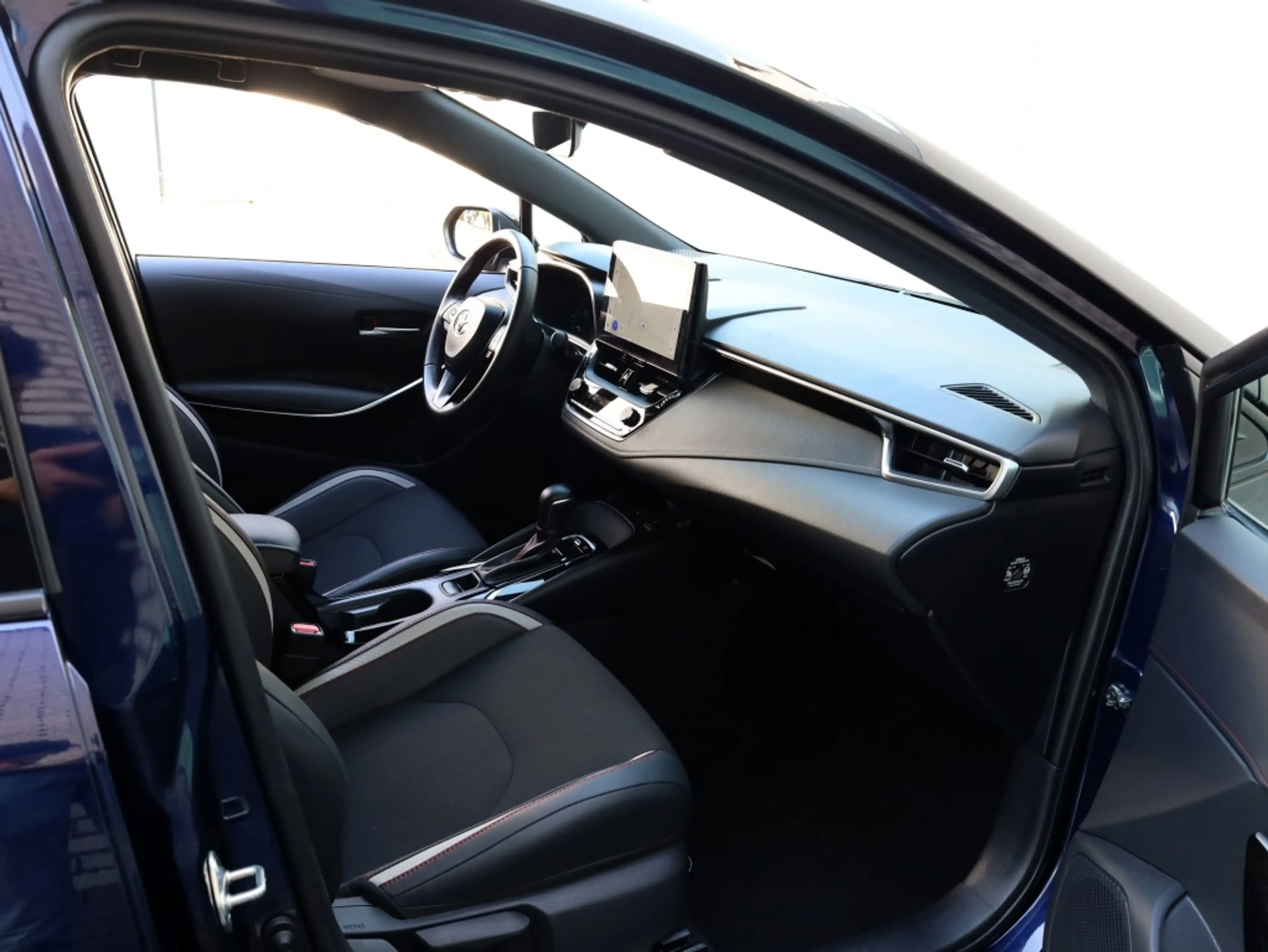 Toyota Corolla Touring Sports Hybrid 140 GR Sport — photo 11