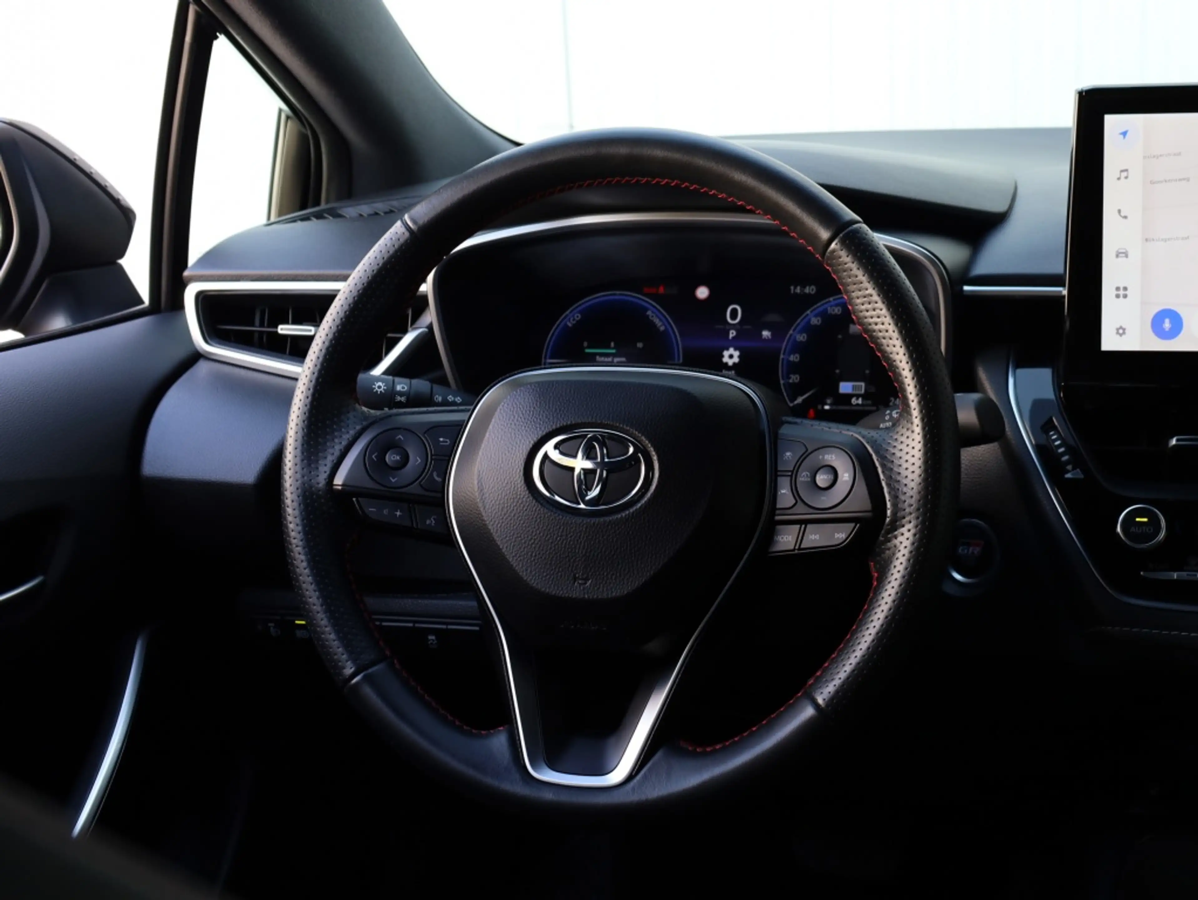 Toyota Corolla Touring Sports Hybrid 140 GR Sport — photo 20