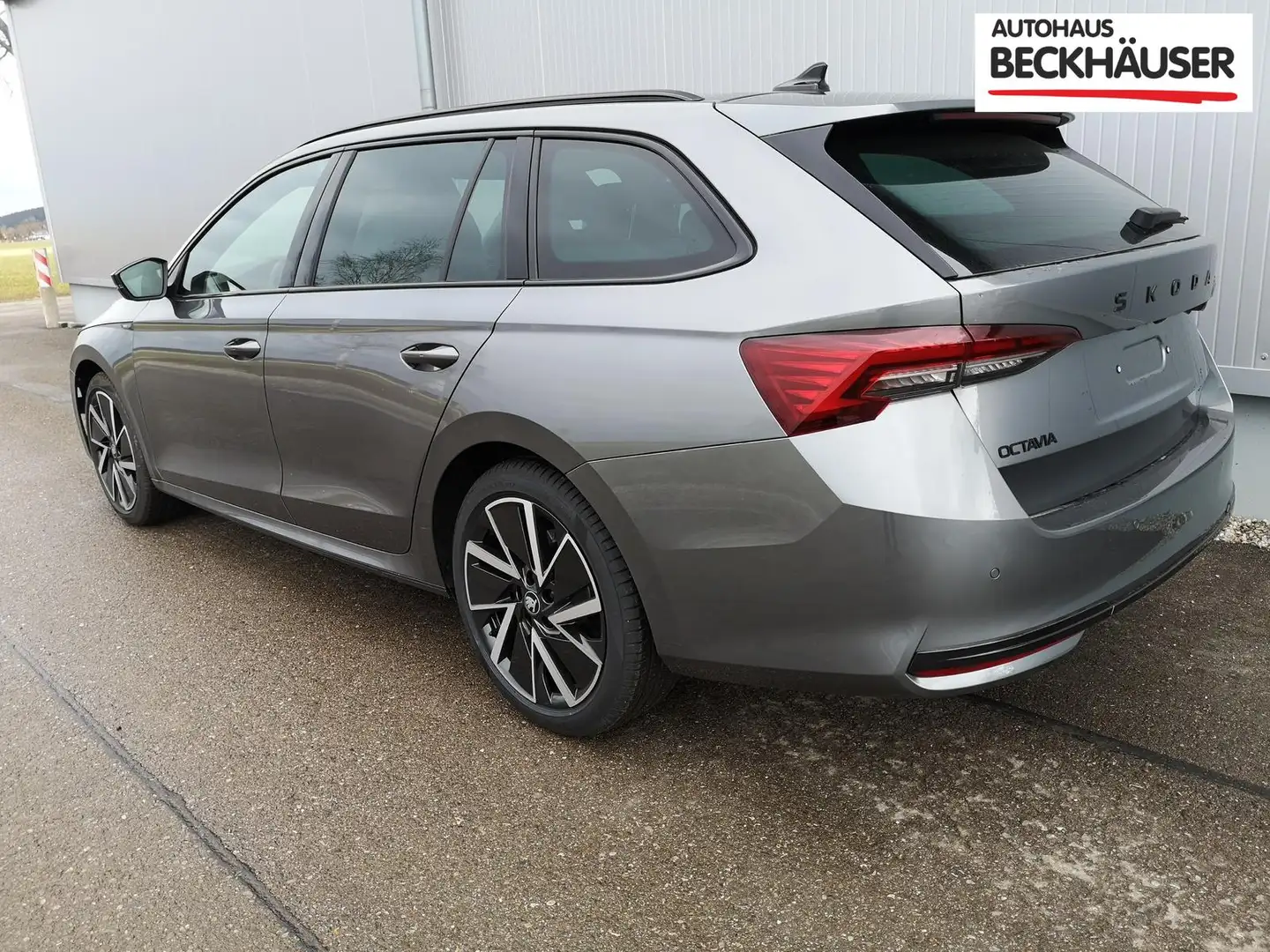 Skoda Octavia Combi Sportline Kombi 1.5 TSI mHEV DSG AHK Navi... Grau - 2