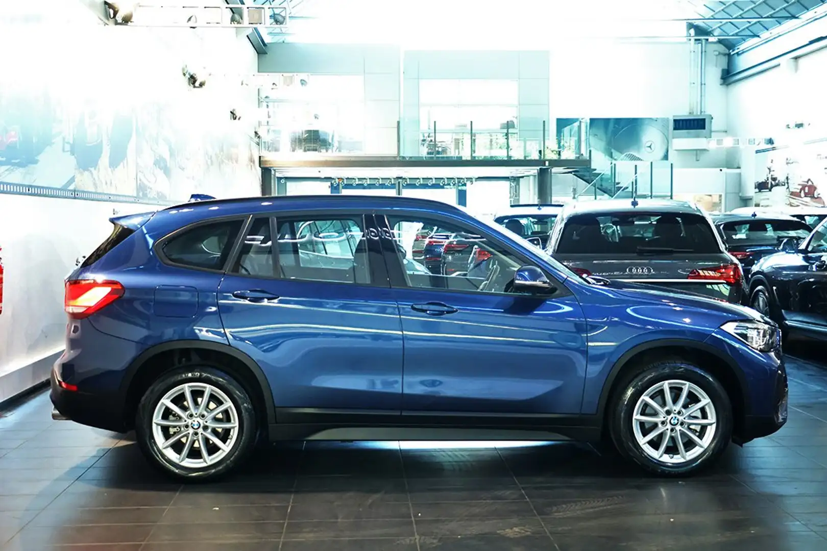 BMW X1 sDrive18d Business Advantage AUTO. - CAMBIO SPORT. Blu/Azzurro - 2