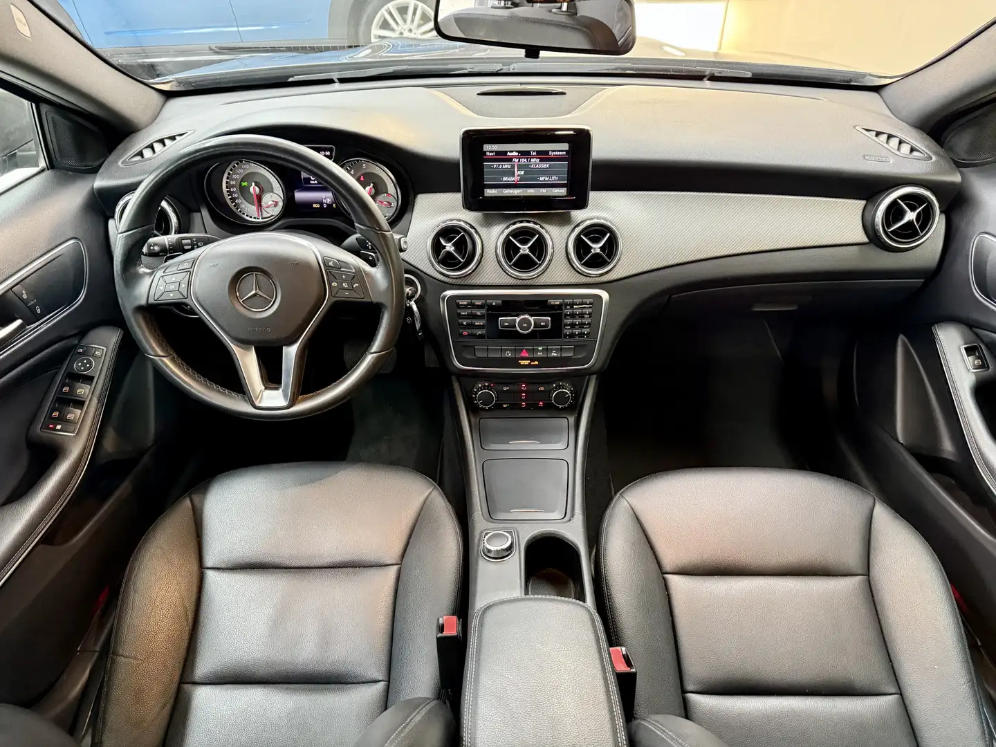 Mercedes-Benz GLA 200 Ambition, 157Pk, 2014, Navigatie, Cruise control, Grijs - 2