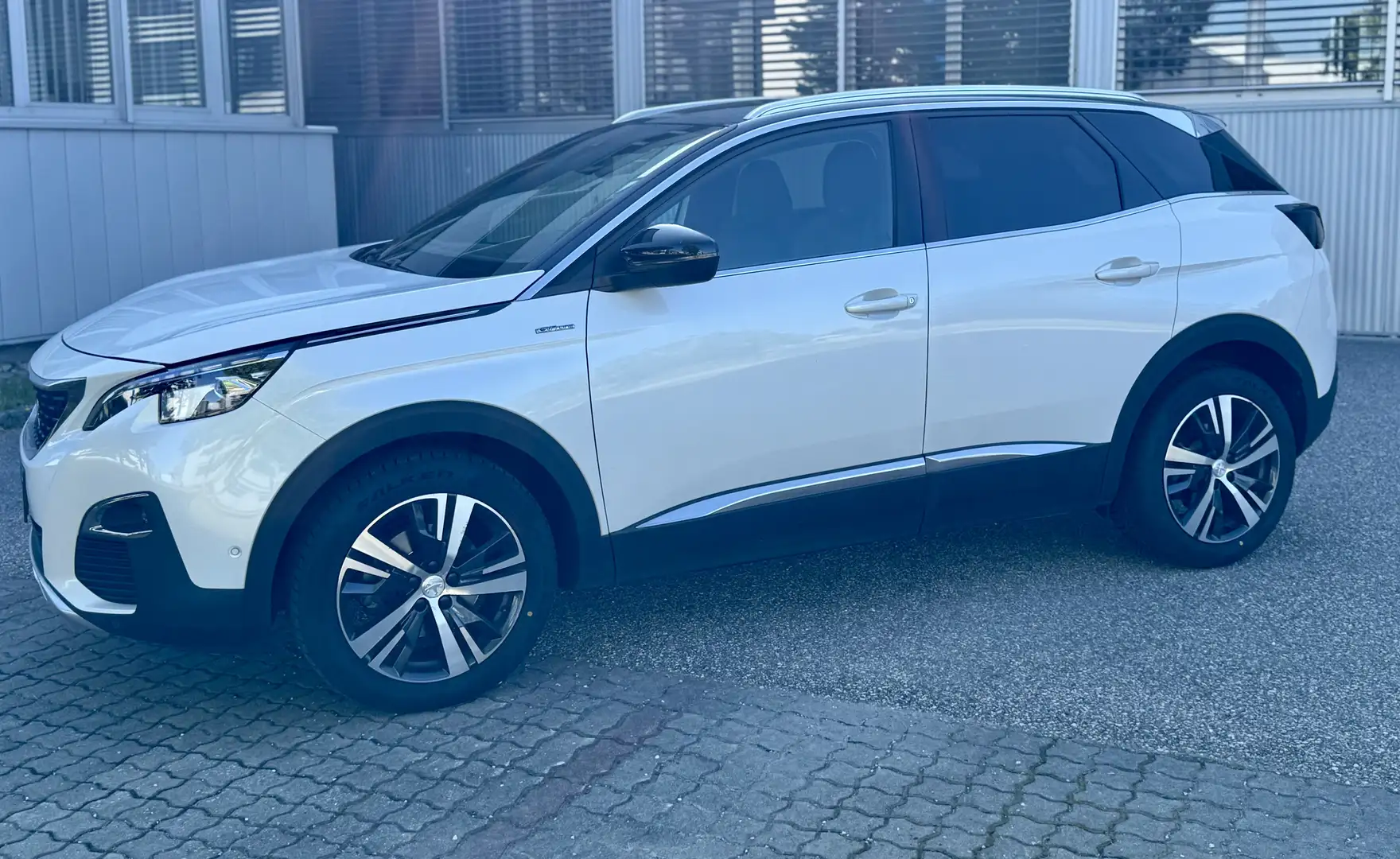 Peugeot 3008 1,2 PureTech 130 S&S GT Line Weiß - 1