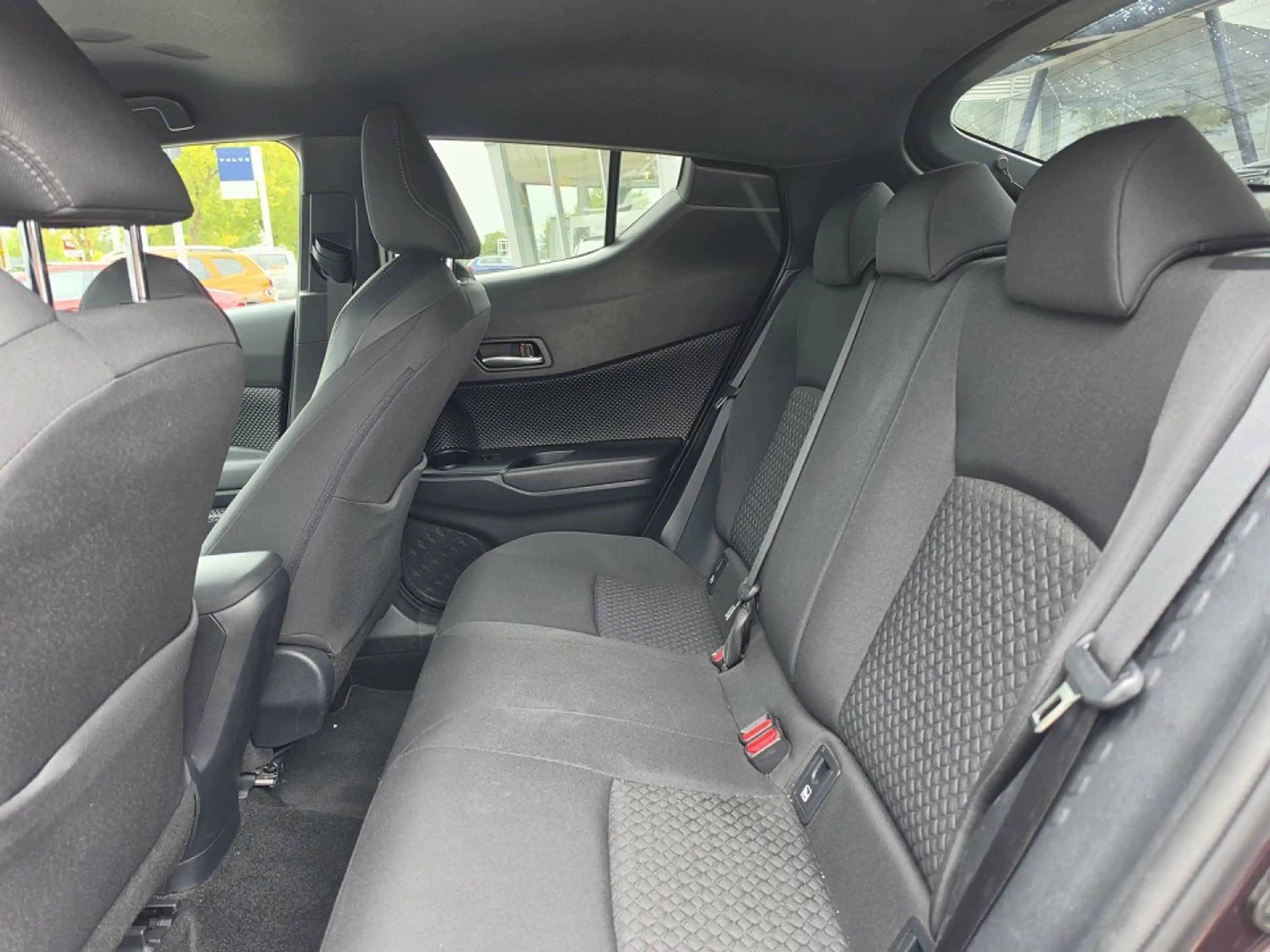 Toyota C-HR 1.8 Hybrid (122 PS) Team D — photo 4