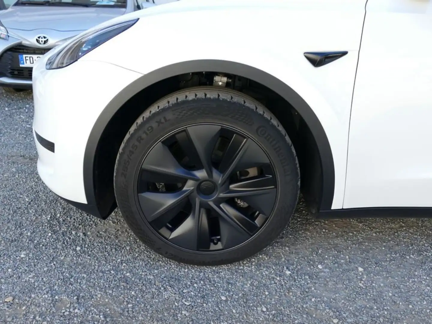 Tesla Model Y STANDAR RwD Weiß - 2