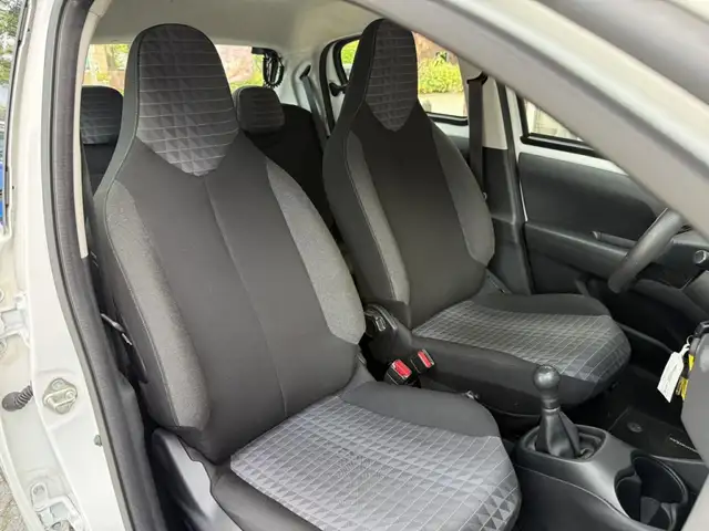 Peugeot 108 view 28
