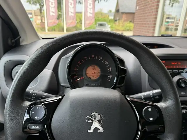 Peugeot 108 view 8