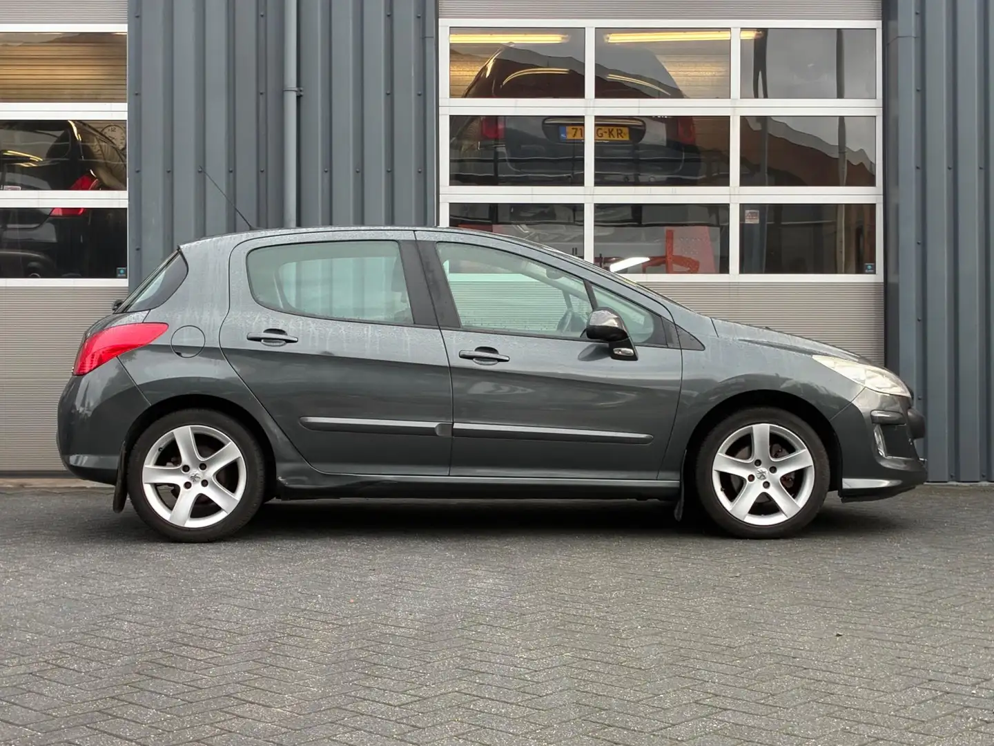 Peugeot 308 1.6 VTi Signature Clima Navigatie Cruisecontrole Grijs - 2