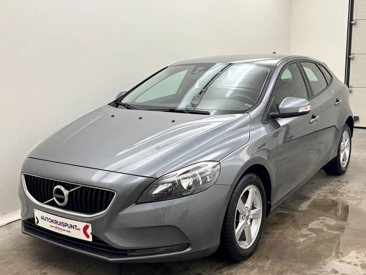 Volvo V40 2.0  T2 Kinetic Eco GPS Dig.airco Grijs - 1
