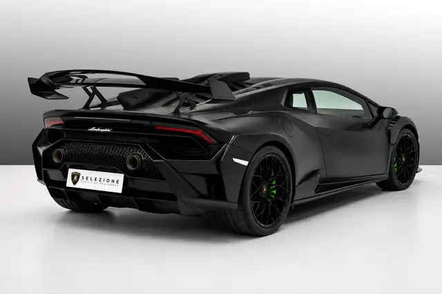 Lamborghini Huracan view 3