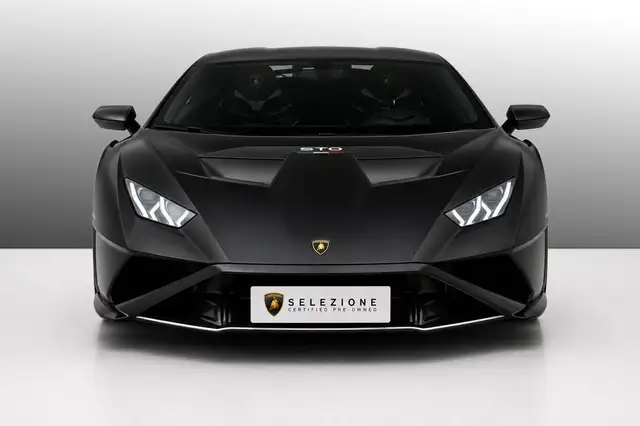 Lamborghini Huracan view 2