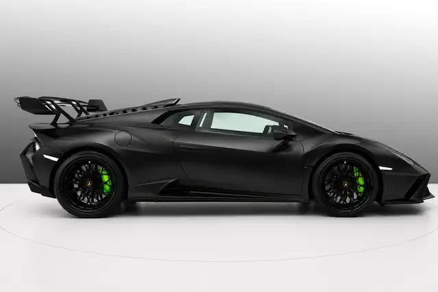 Lamborghini Huracan view 5