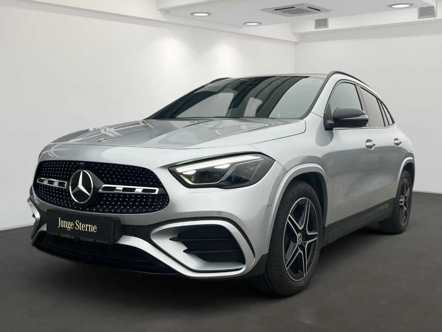 Mercedes-Benz GLA 200 d 4MATIC AMG Line AMG MBEAM Night Zilver - 2